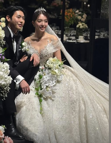 [정보/소식] AOA 임도화(찬미), 송의환과 결혼…설현·지민·혜정 결혼식서 "축하" | 인스티즈