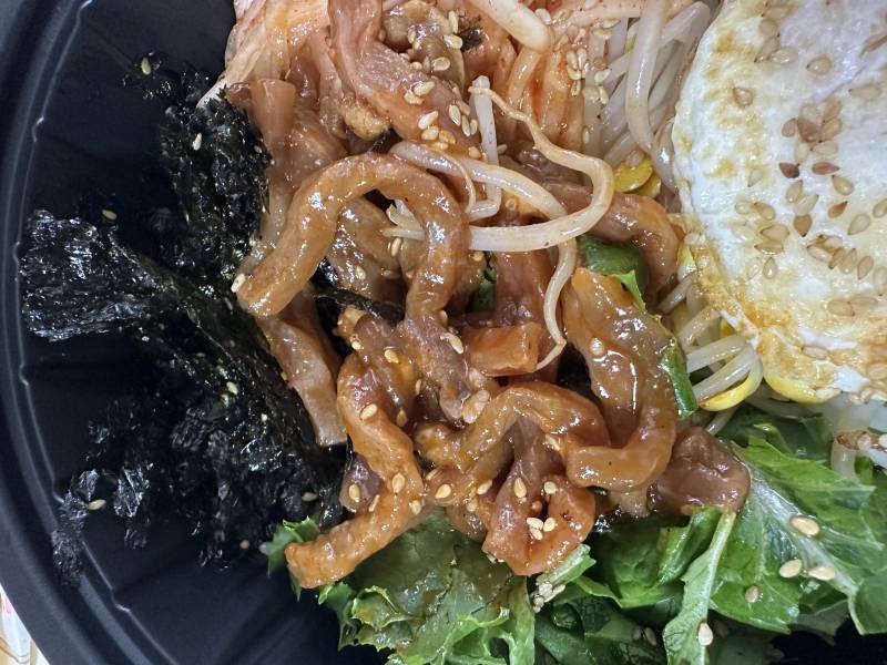 [잡담] 육회비빔밥 시켰는데 이거 먹어도 되는 거 맞아..? | 인스티즈