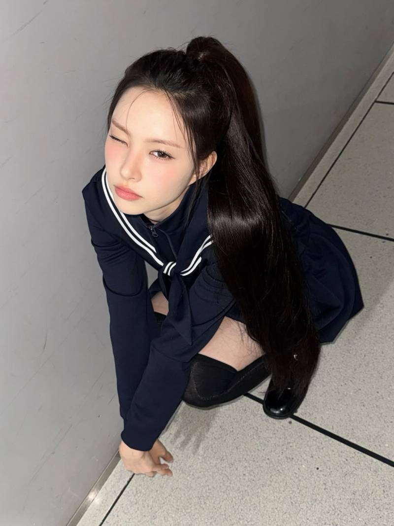 마법소녀 컨셉에서 파랑+보라 계열 담당인 것 같은 아일릿 윤아 | 인스티즈