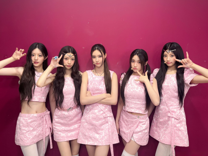 마법소녀 컨셉에서 파랑+보라 계열 담당인 것 같은 아일릿 윤아 | 인스티즈