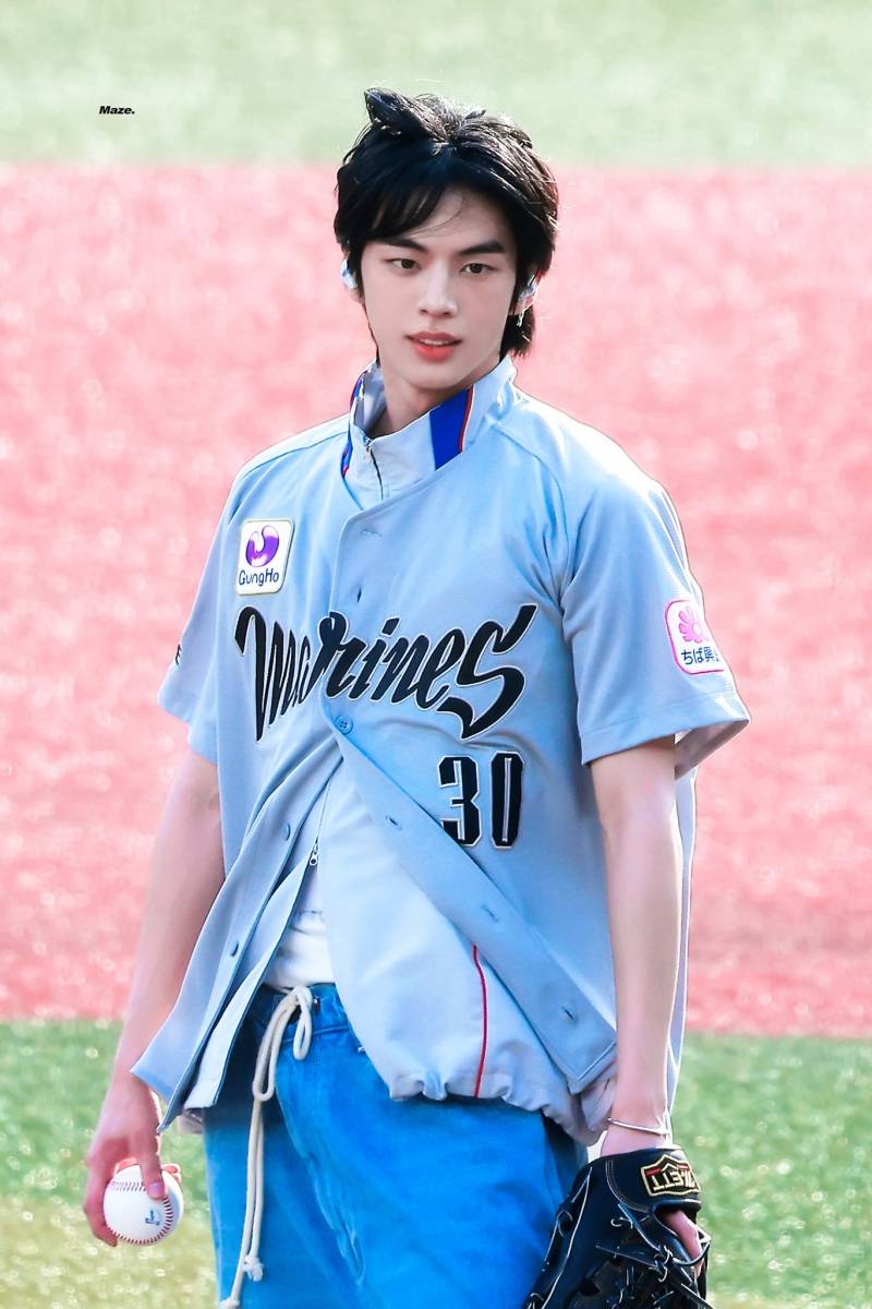 현재 반응 𝙅𝙊𝙉𝙉𝘼 터진 투어스 도훈 시구.JPG | 인스티즈