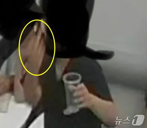 무인카페서 "음료 주문해라" 안내 방송하자…CCTV에 '손가락 욕' 한 학생 | 인스티즈