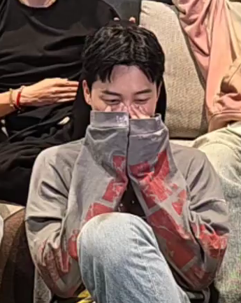 [잡담] 방탄 지민 머리때문에 계속 자존감 낮아져서 얼굴가리니까 뷔반응 너무 웃긴데 발림ㅋㅋㅋㅋㅋㅋ | 인스티즈