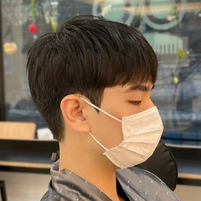 [잡담] 요즘 남돌들 옆머리 죄다 이렇게 하는 이유가 모야? | 인스티즈