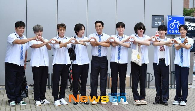 20년만에 '그 버스' 타고 출근하는 오늘자 슈퍼주니어 아는형님 출근길 | 인스티즈