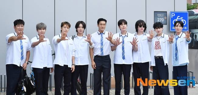 20년만에 '그 버스' 타고 출근하는 오늘자 슈퍼주니어 아는형님 출근길 | 인스티즈