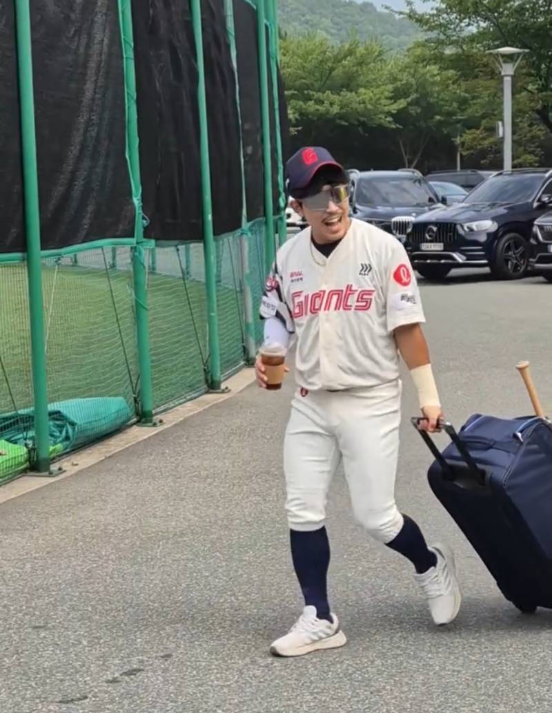 [잡담] 황성빈 상동에서 짐싸들고 택시 타고 갔다던데 | 인스티즈