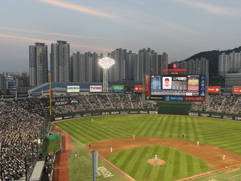 [잡담] 오늘 뉴비 데리고 직관 다녀온 갈맥 힘차게 등장‼️ | 인스티즈