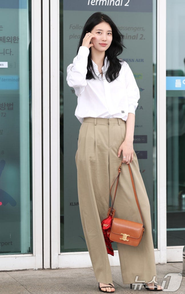 오늘자 셀린느 출국 공항패션 수지.....jpg | 인스티즈