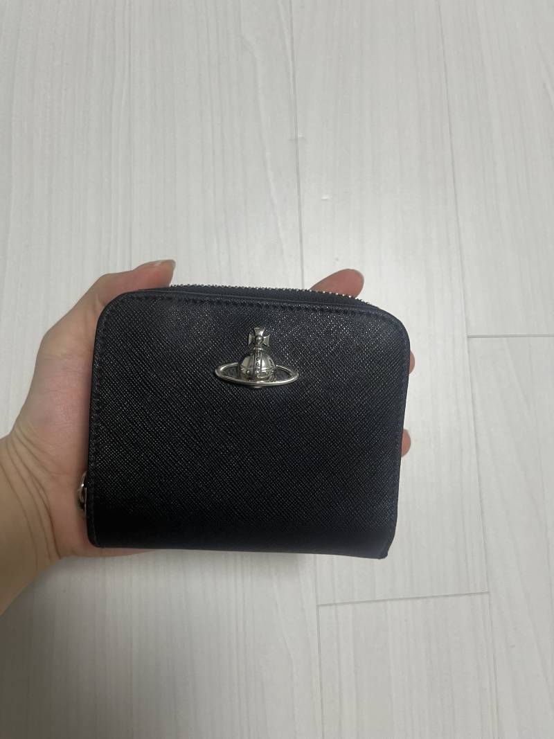 [잡담] 이 비비안 지갑 들고자니기에 너무 큰가? | 인스티즈