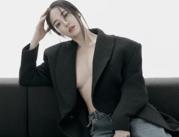 [정보/소식] 이주연, 이래도 돼?… 속옷 없이 재킷만 걸친 '29금' 아찔 노출 | 인스티즈