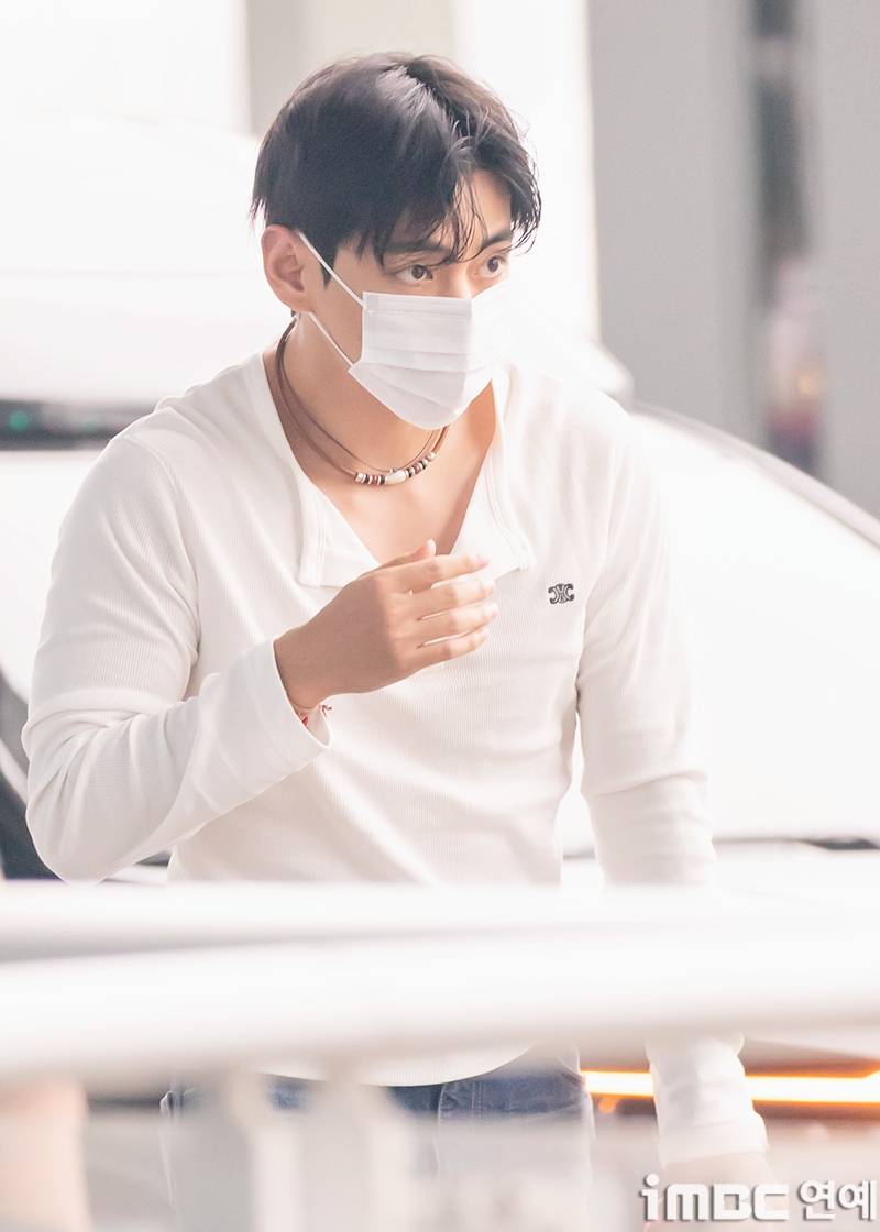 ⚠️현재 𝙅𝙊𝙉𝙉𝘼 고자극이라는 방탄 뷔 몸 두께⚠️ | 인스티즈