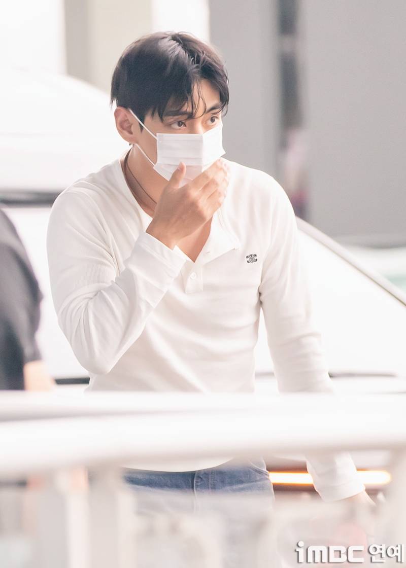 ⚠️현재 𝙅𝙊𝙉𝙉𝘼 고자극이라는 방탄 뷔 몸 두께⚠️ | 인스티즈