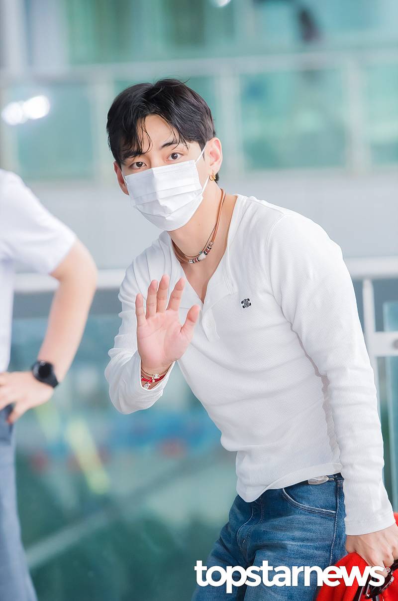 ⚠️현재 𝙅𝙊𝙉𝙉𝘼 고자극이라는 방탄 뷔 몸 두께⚠️ | 인스티즈