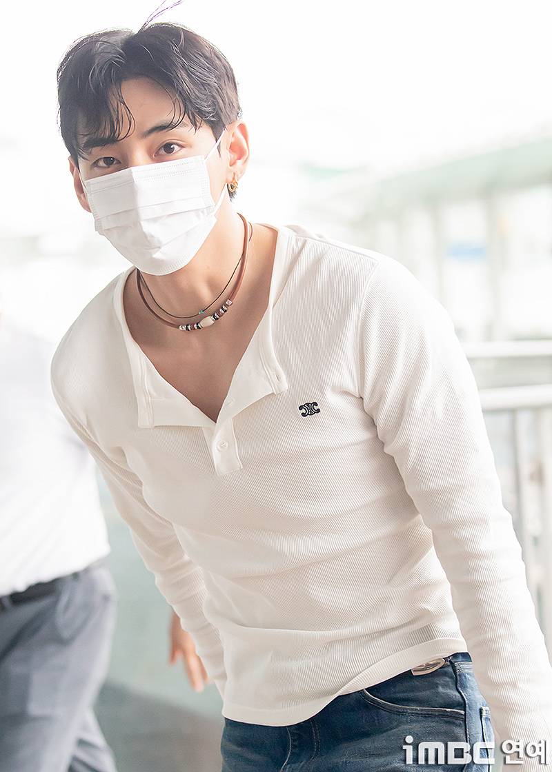 ⚠️현재 𝙅𝙊𝙉𝙉𝘼 고자극이라는 방탄 뷔 몸 두께⚠️ | 인스티즈