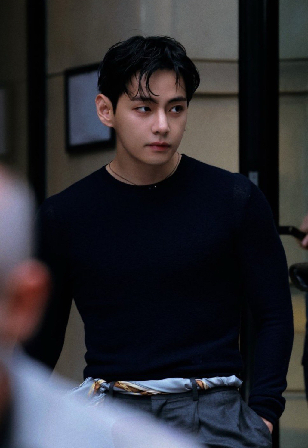 [잡담] 뷔 최근 사진들 보는데 턱 어디갔어 (p) | 인스티즈