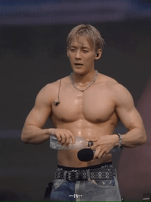 이번 워터밤 레전드 갱신한 아이돌 .jpgif | 인스티즈