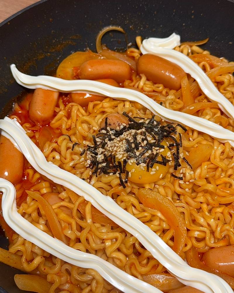[잡담] 월요일 아침부터 에어컨 틀어놓고 불닭 낋여먹는 행위 | 인스티즈