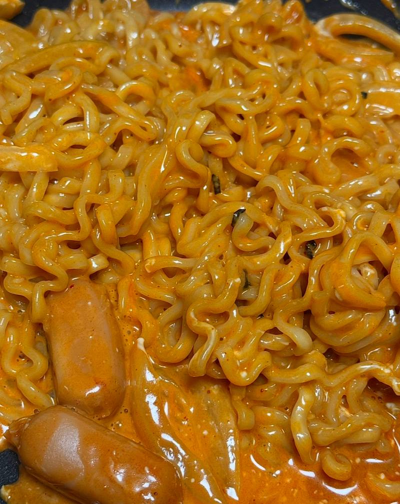 [잡담] 월요일 아침부터 에어컨 틀어놓고 불닭 낋여먹는 행위 | 인스티즈