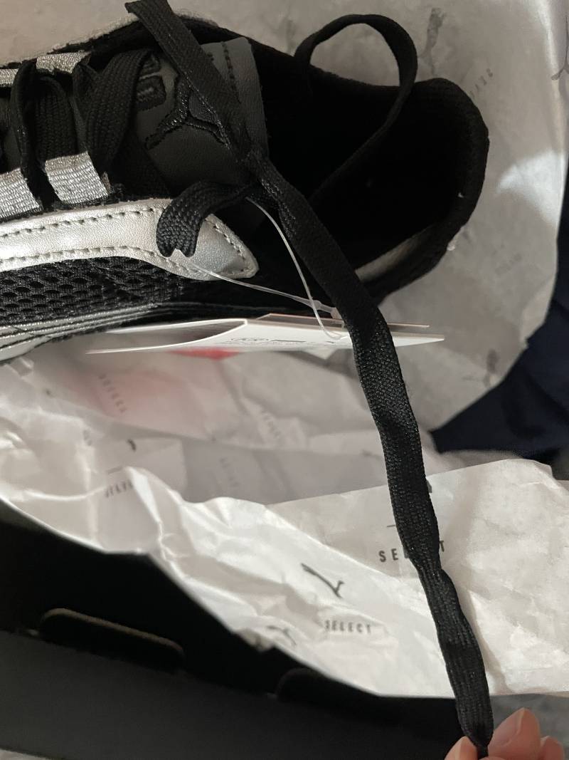 [잡담] 신발 끈 묶어봐서 일케 됐는데 환불 될까..?? | 인스티즈