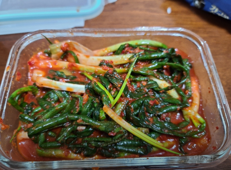 내돈내산 김치 추천 브랜드 | 평생 한 곳만 먹어야 한다면 무조건 옥돌김치 (실화를 기반으로 만화로 그려봄) | 인스티즈