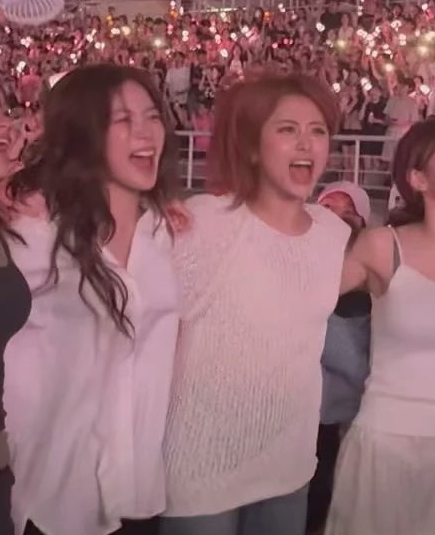 [잡담] 블핑 콘서트 보는 르세라핌 개웃긴뎈ㅋㅋㅋㅋ | 인스티즈