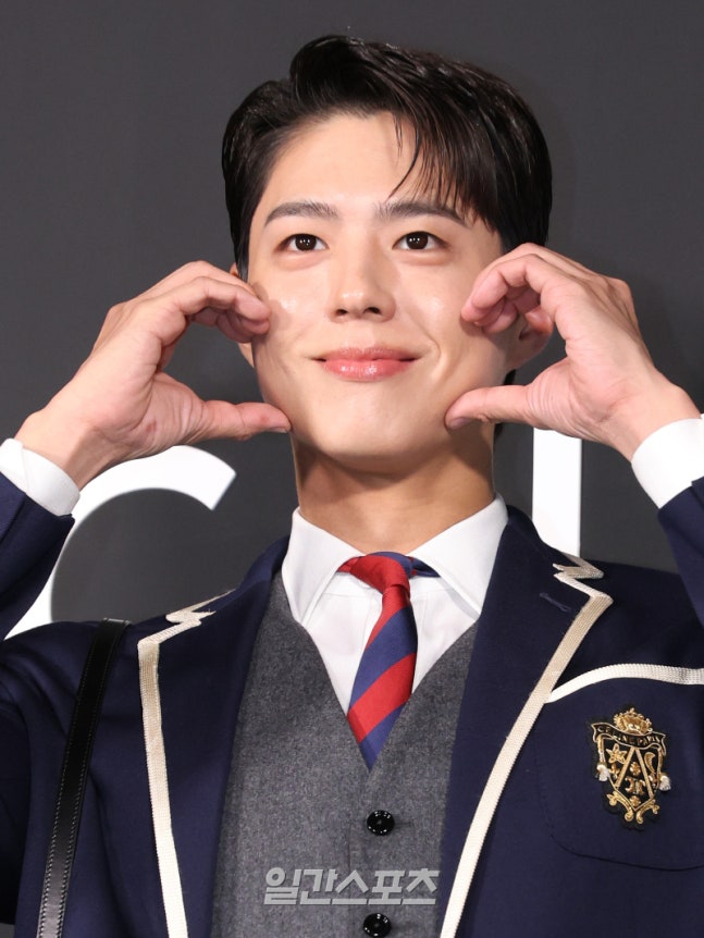 [정보/소식] [단독] '최초 배우 MC' 박보검, '더 시즌즈' 마이크 내려놓는다…8월 1일 마무리 | 인스티즈