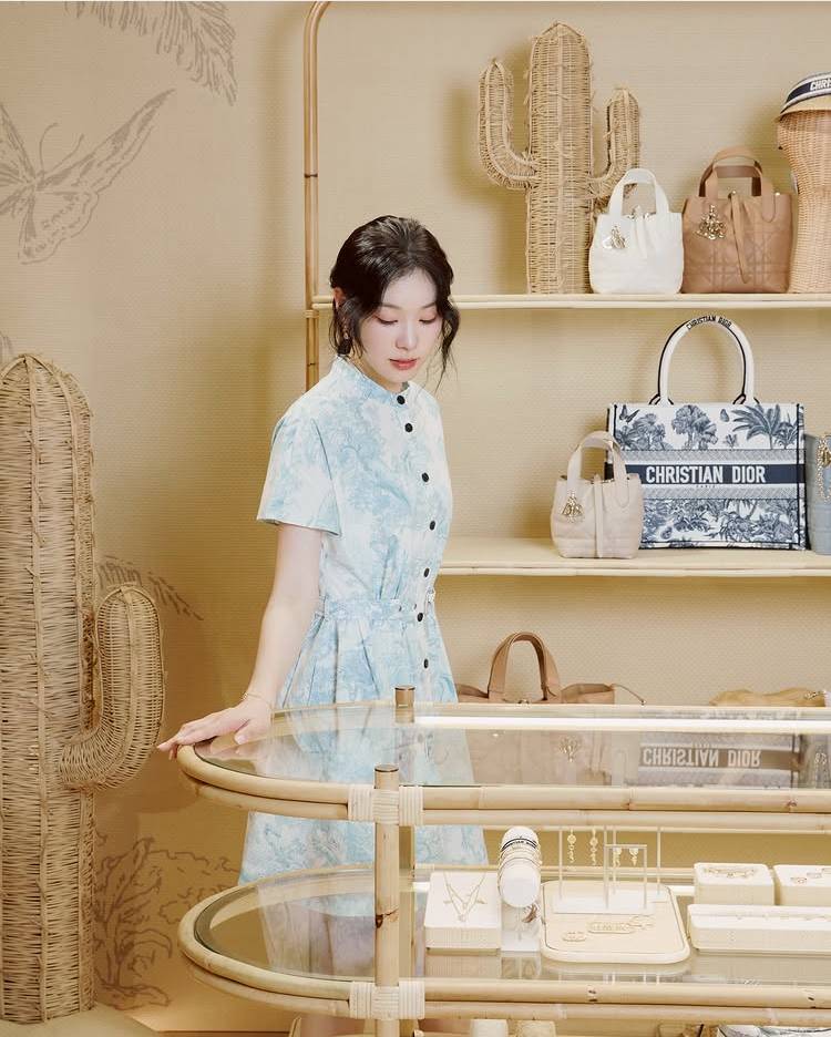 [잡담] 데이즈드 코리아 인별에 뜬 연느 디올 팝업 사진들 | 인스티즈