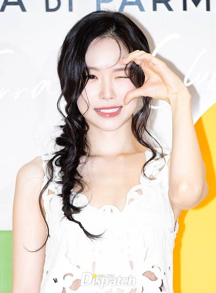 오늘자 아쿠아 디 파르마 팝업 손나은🤍 | 인스티즈