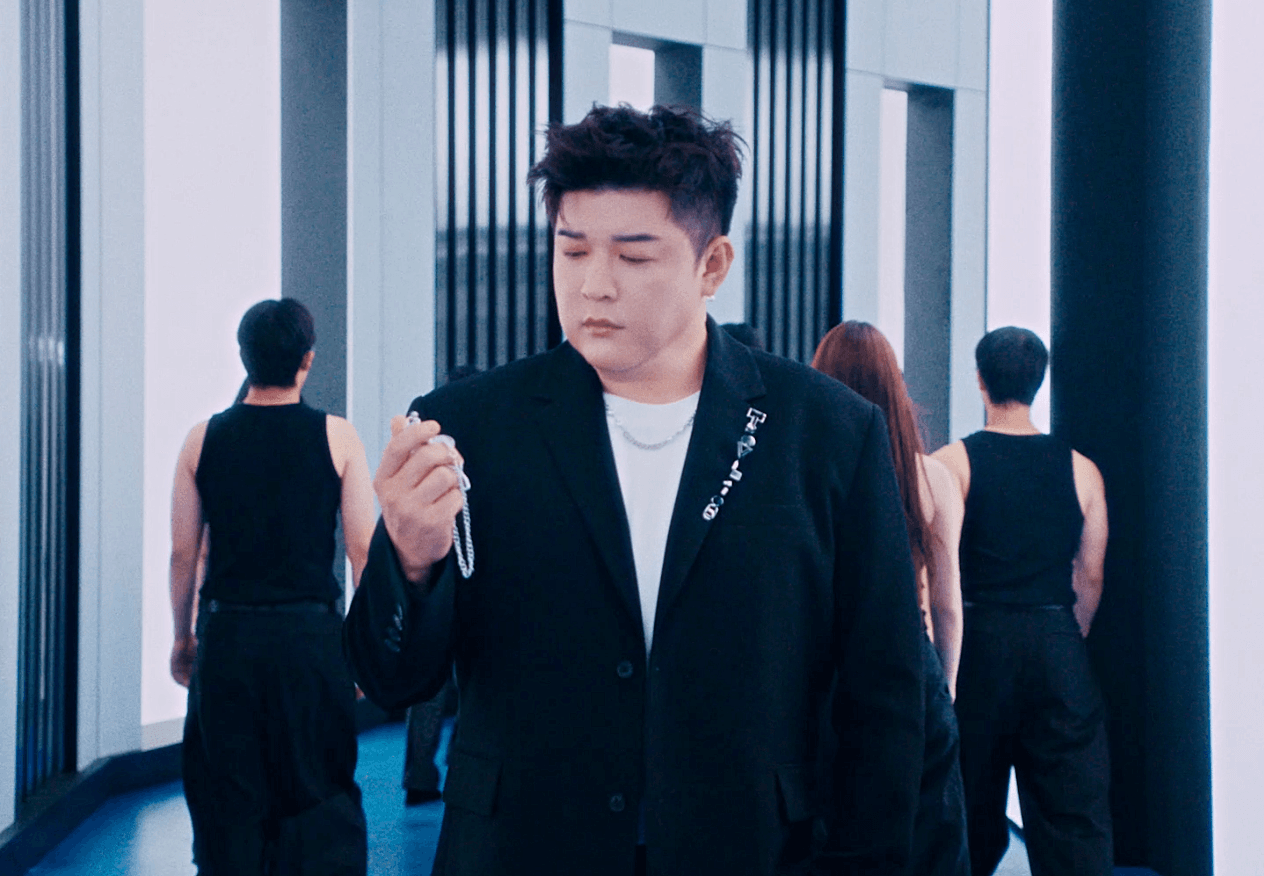 나만 늙은것 같다는 슈퍼주니어 뮤비 비주얼.gif | 인스티즈