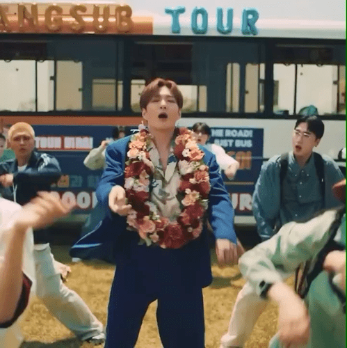 아이돌계 싸이가 될 것 같은 조짐이 보이는 남돌 .jpgif | 인스티즈