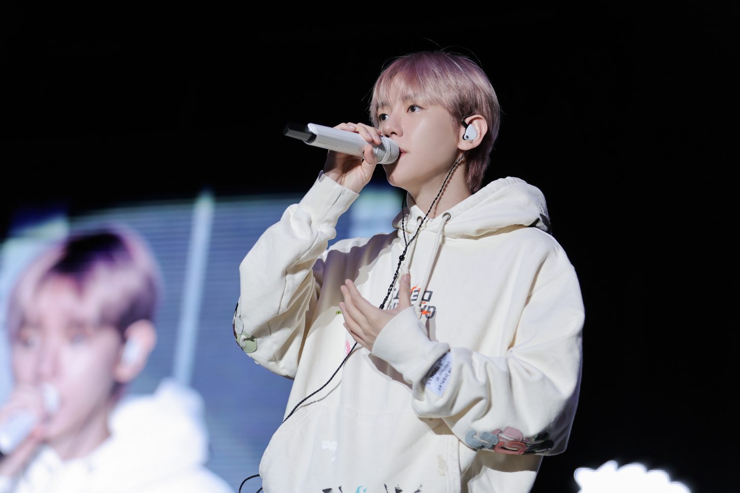 [정보/소식] LA Weekly 백현이🐶✨ | 인스티즈