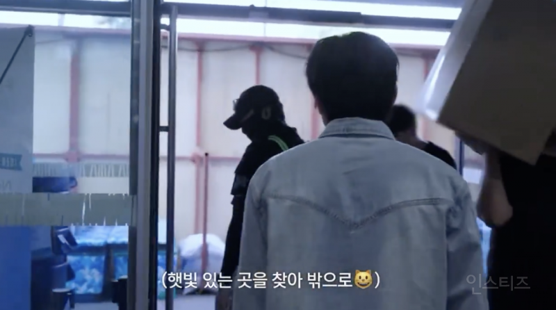 헬로키티 그림자 따라했지만 콩이 되어버린 연예인 .jpg | 인스티즈