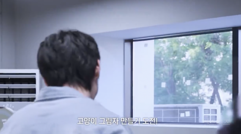 헬로키티 그림자 따라했지만 콩이 되어버린 연예인 .jpg | 인스티즈