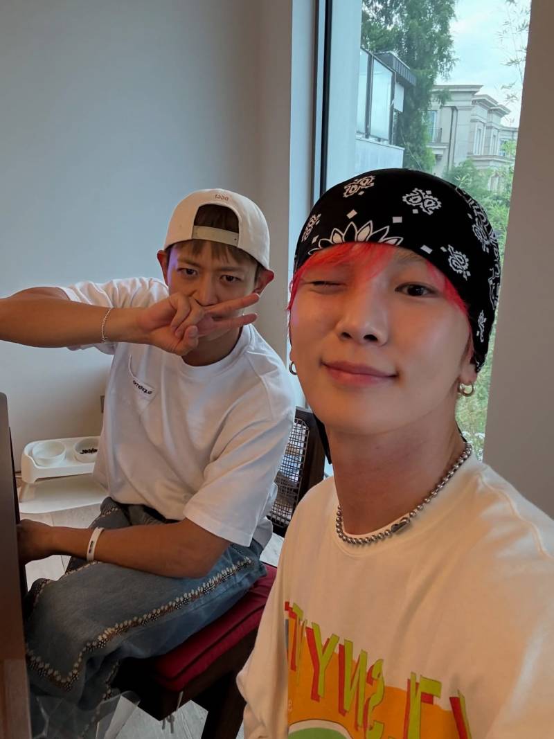 샤이니 키 집들이 간 민호 (??: 티격태격하지만 둘이 굳이 맨날 붙어있어요) | 인스티즈