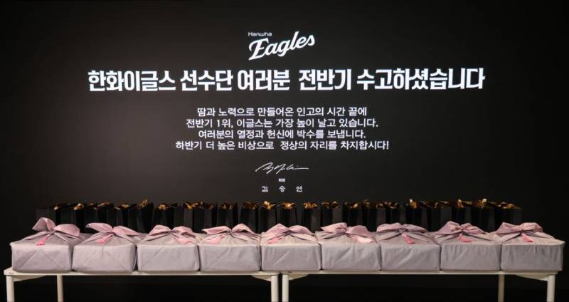 [잡담] 이게 에어팟 맥스와 티본스테이크라는거지? | 인스티즈