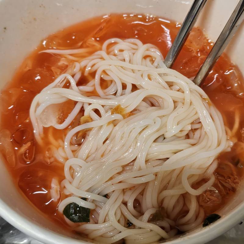 [잡담] 김치말이국수 먹고 뜬 띠부씰 | 인스티즈