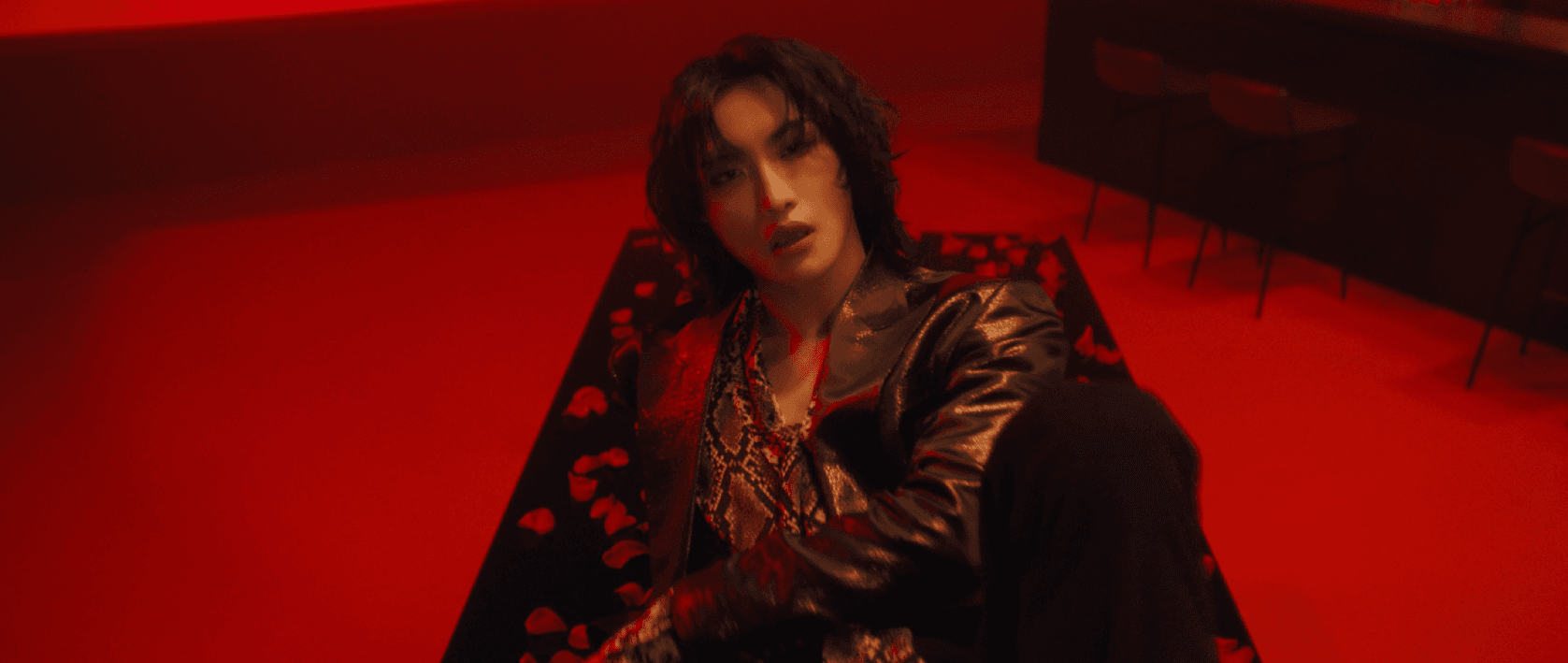 오늘자 미국 앨범 낸 에이티즈 뮤비 비주얼.gif | 인스티즈