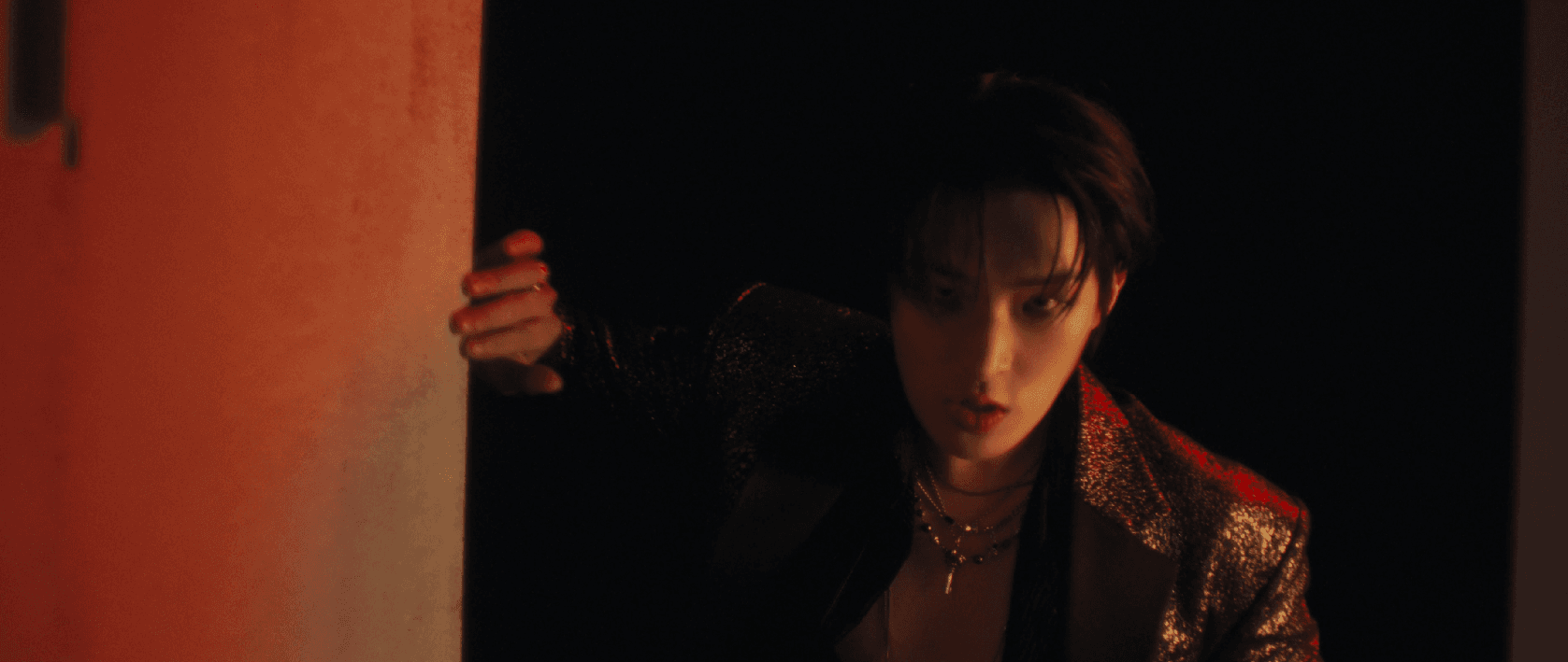 오늘자 미국 앨범 낸 에이티즈 뮤비 비주얼.gif | 인스티즈