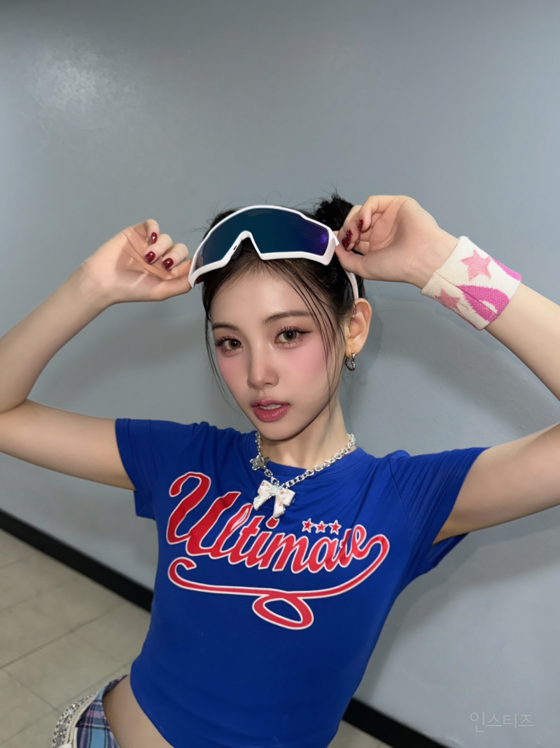 데뷔 한달만에 첫 음방 엠씨 잘 보고 온 신인 여돌 | 인스티즈