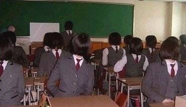 [잡담] 옛날에 만우절때 학교에서 이러고 놀았대 | 인스티즈