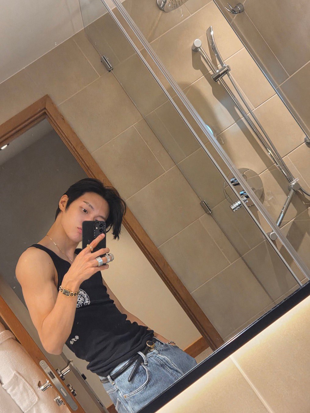 [잡담] 원빈 샤넬시계 이거랑 같은거맞나??? | 인스티즈