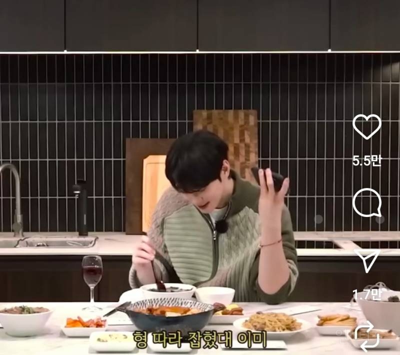 웃으면서 막내한테 짜증내는 차은우 .jpg | 인스티즈