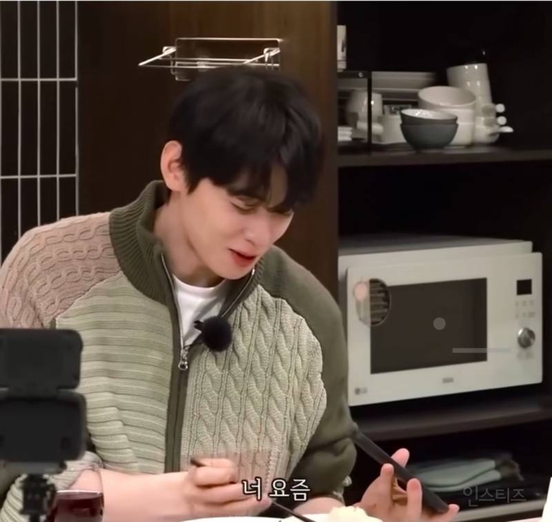 웃으면서 막내한테 짜증내는 차은우 .jpg | 인스티즈