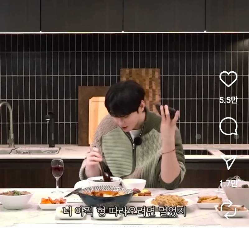 웃으면서 막내한테 짜증내는 차은우 .jpg | 인스티즈