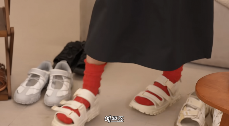 탑모델이 알려주는 샌들 신을 때 양말 고르는 방법 | 인스티즈
