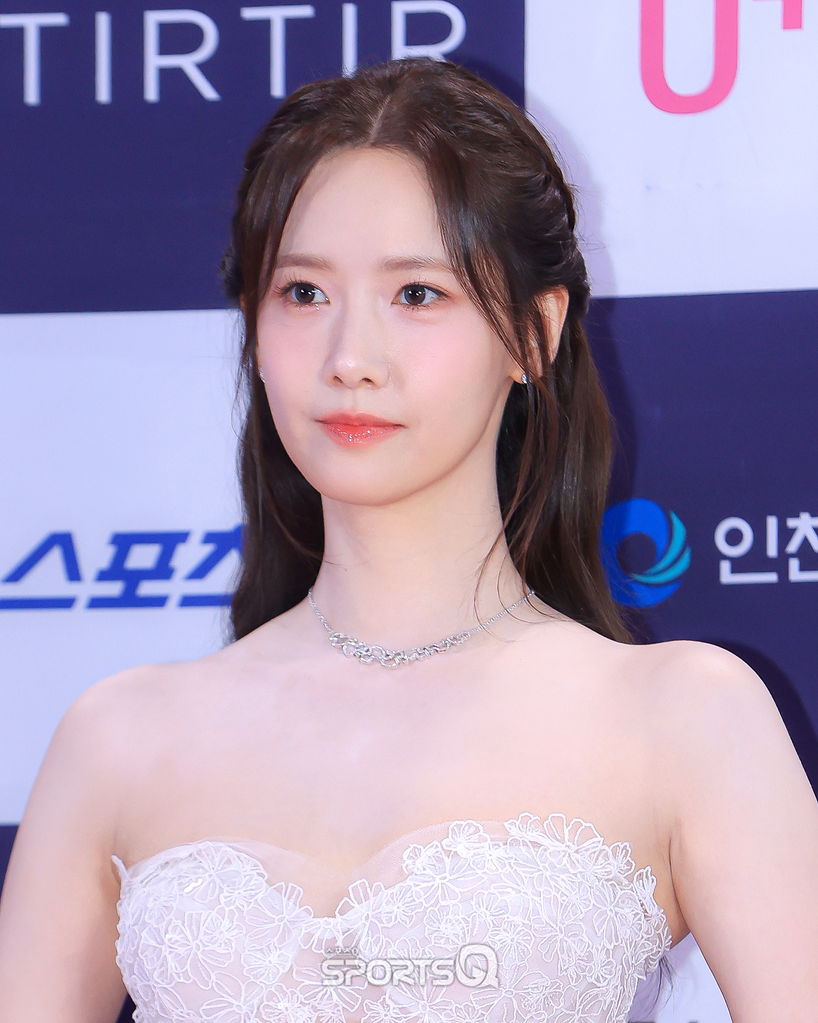 [잡담] 윤아 화장이 작년이랑 많이 다른거야? | 인스티즈