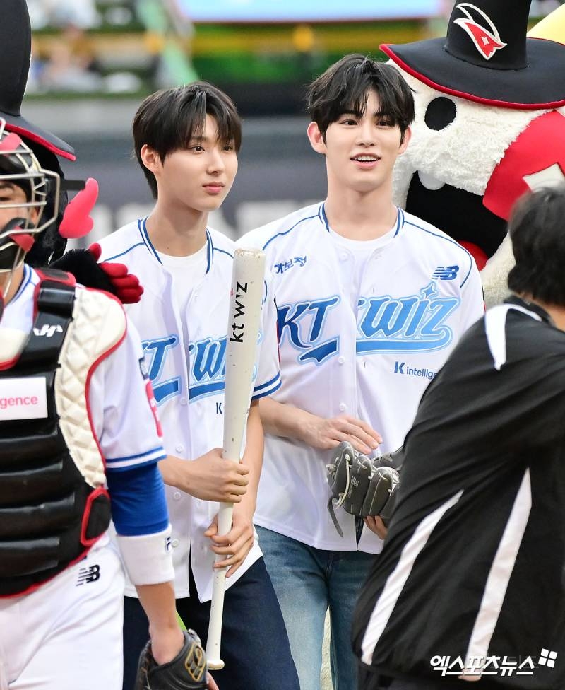 오늘자 kt wiz 시구시타 참여한 JYP 신인 남돌 | 인스티즈
