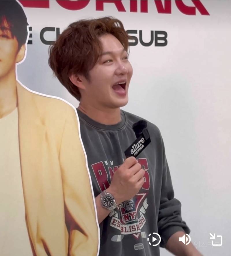 플러팅 포즈 취하고 숨어버리는 남돌 .jpg | 인스티즈