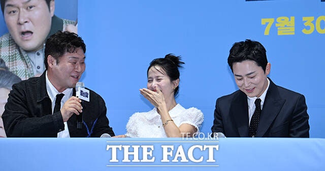 영화 <좀비딸> 언론시사회에 혼자 불참한 애용이 | 인스티즈